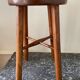 Tabouret en bois verni