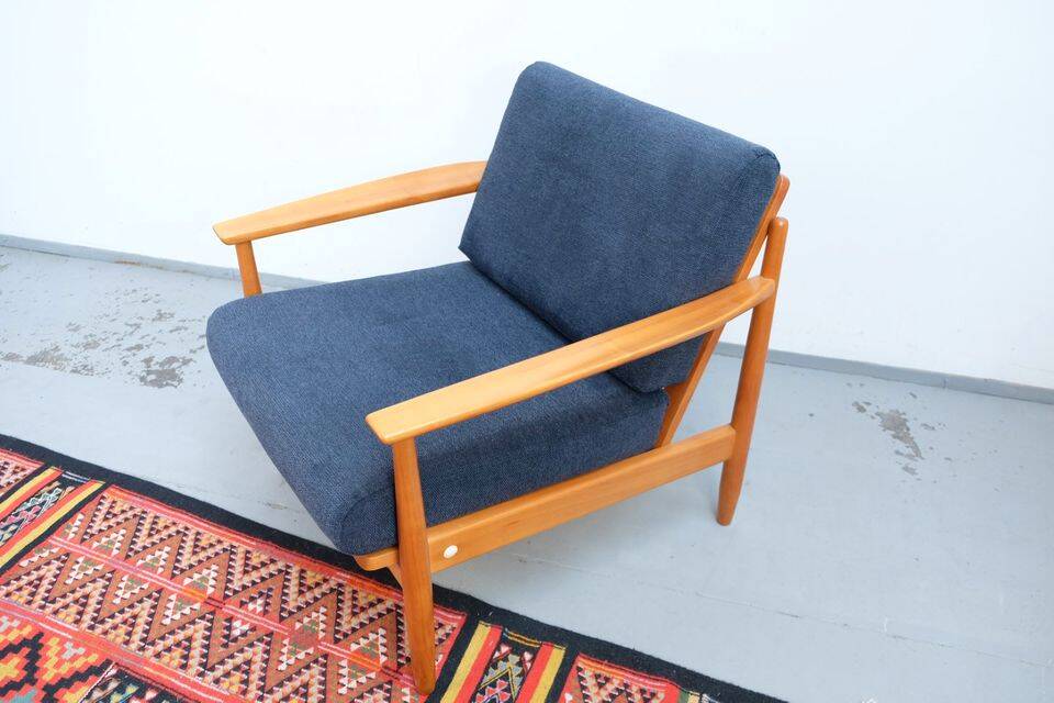 Vintage retro armchair from the 60s-70s in teak, Mid-Century style.