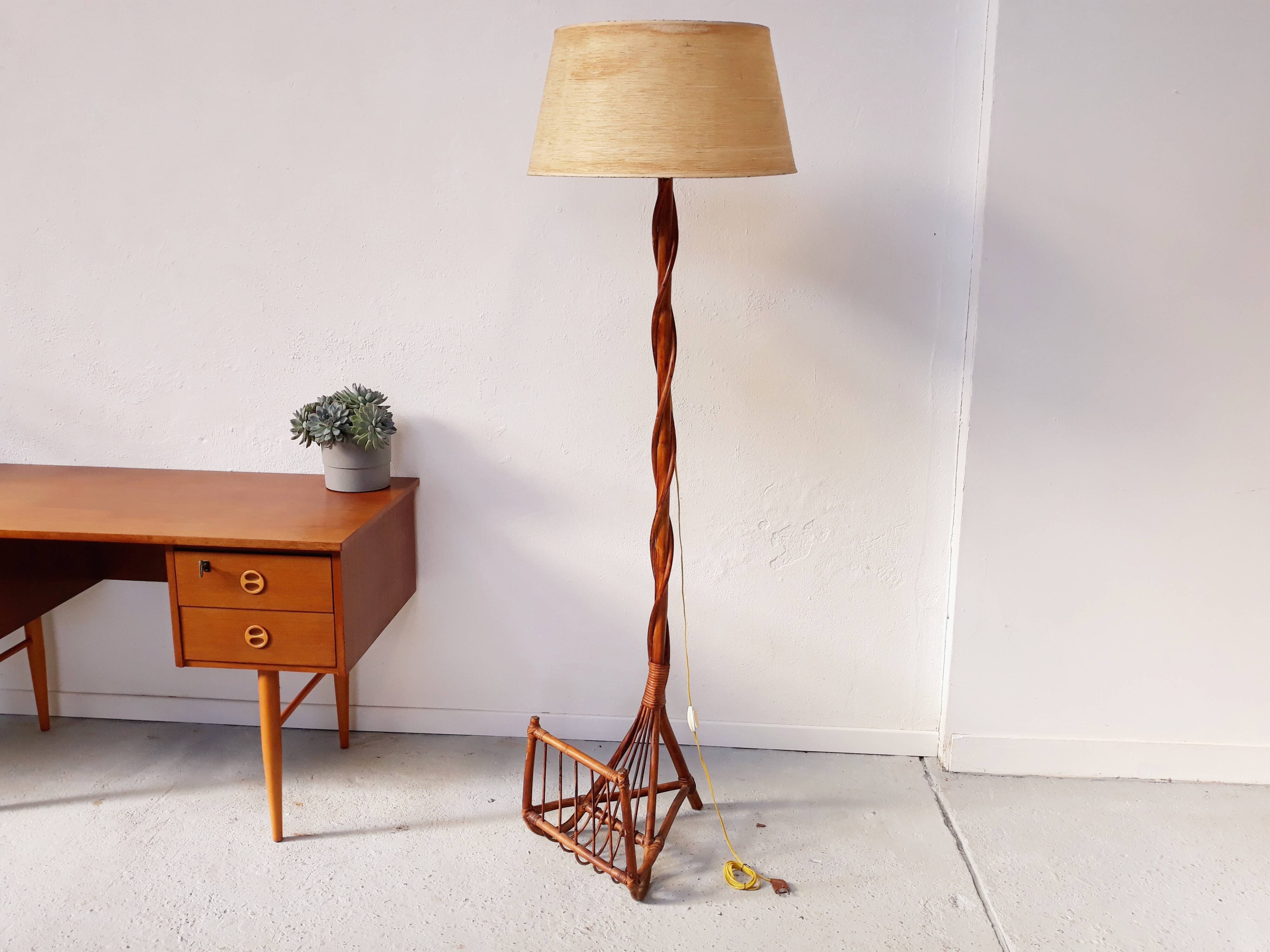 Lamppost wears vintage rattan magazine