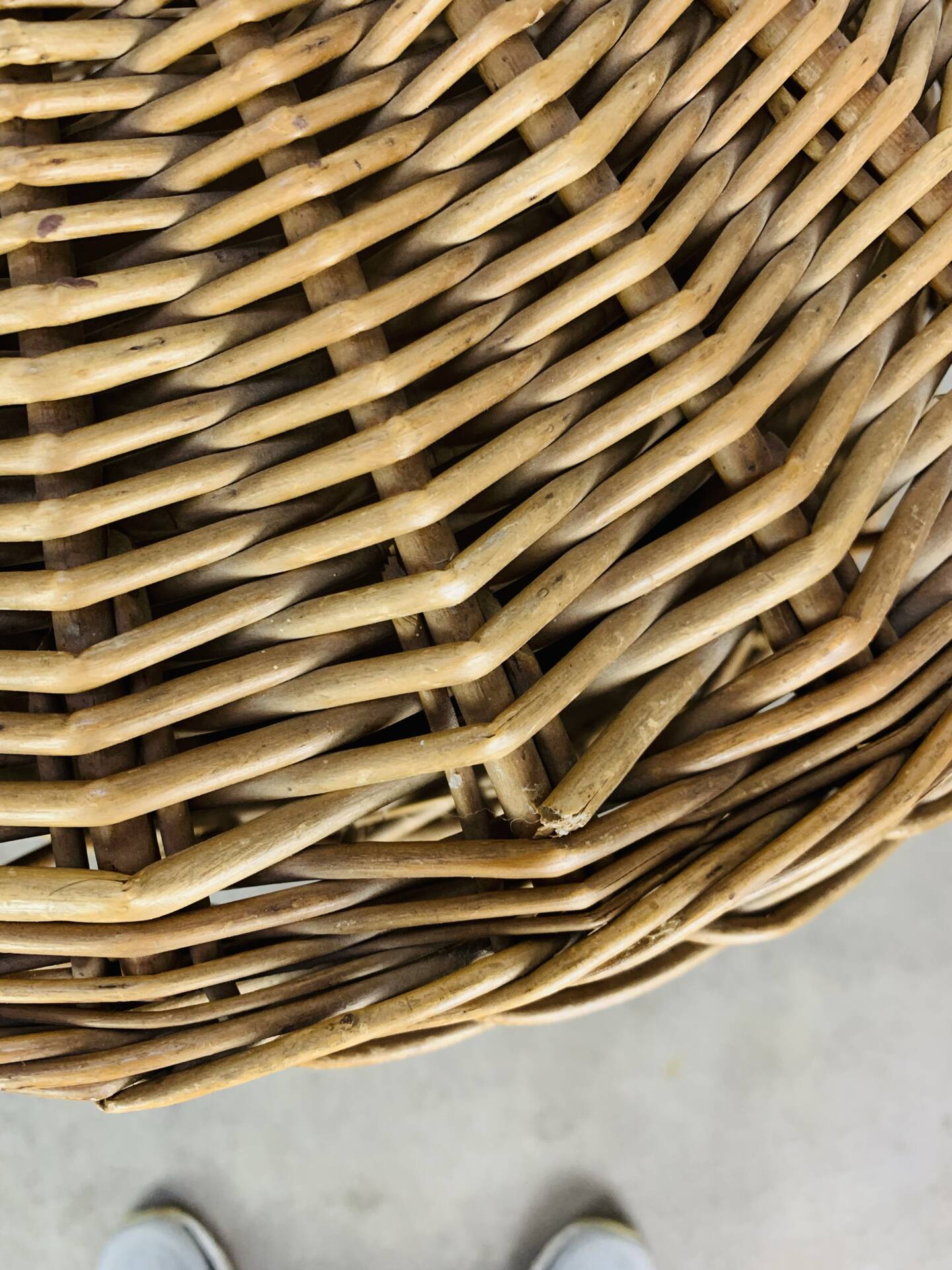 Tripod rattan basket, club feet, 1960s