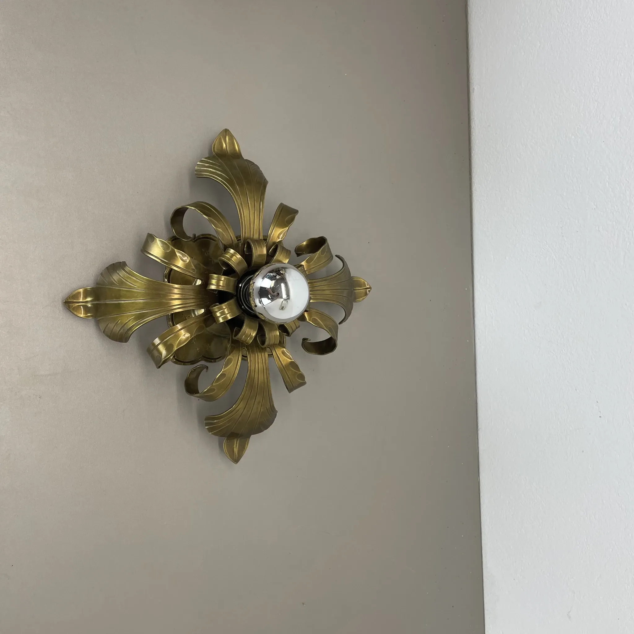 Rare 24 cm Large Theatre Ceiling Light in Gold-Coloured Brass in Florentine Leaf Style, Italy, 1970s