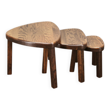 Tables gigognes en chêne massif, milieu du siècle, tchécoslovaques des années 1960, ensemble de trois.
