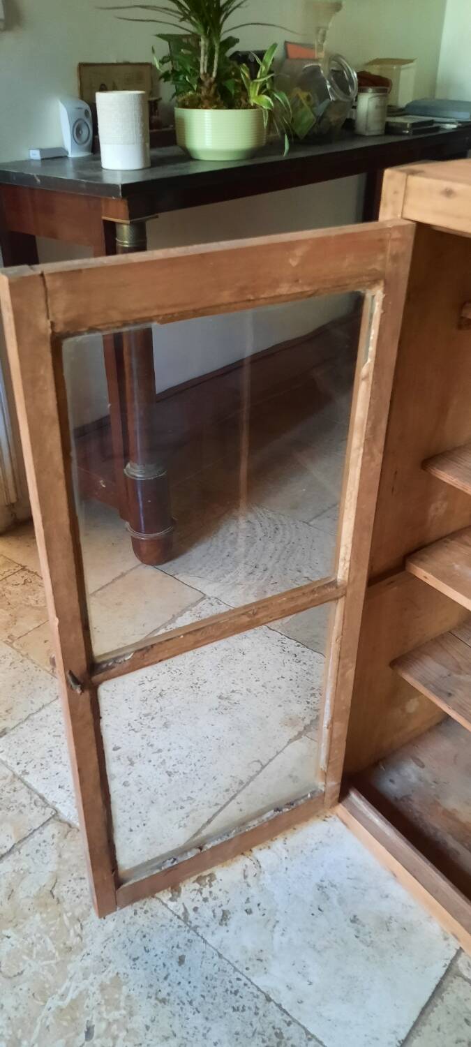 Display case to stand or hang