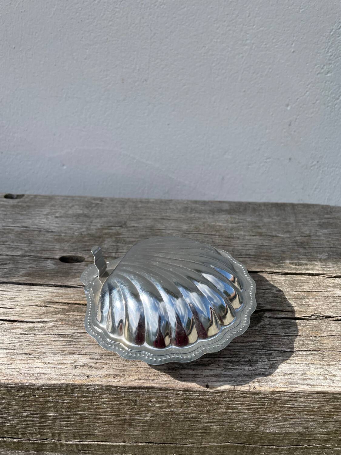 Silver-plated metal shell butter dish