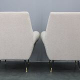 Paire de fauteuils bouclés italiens du milieu du siècle, pieds en fer et laiton, années 1950