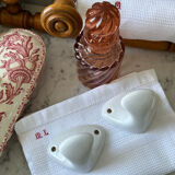 Pair of ceramic hooks