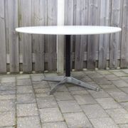 Table ronde par George Nelson pour Herman Miller USA années 1970