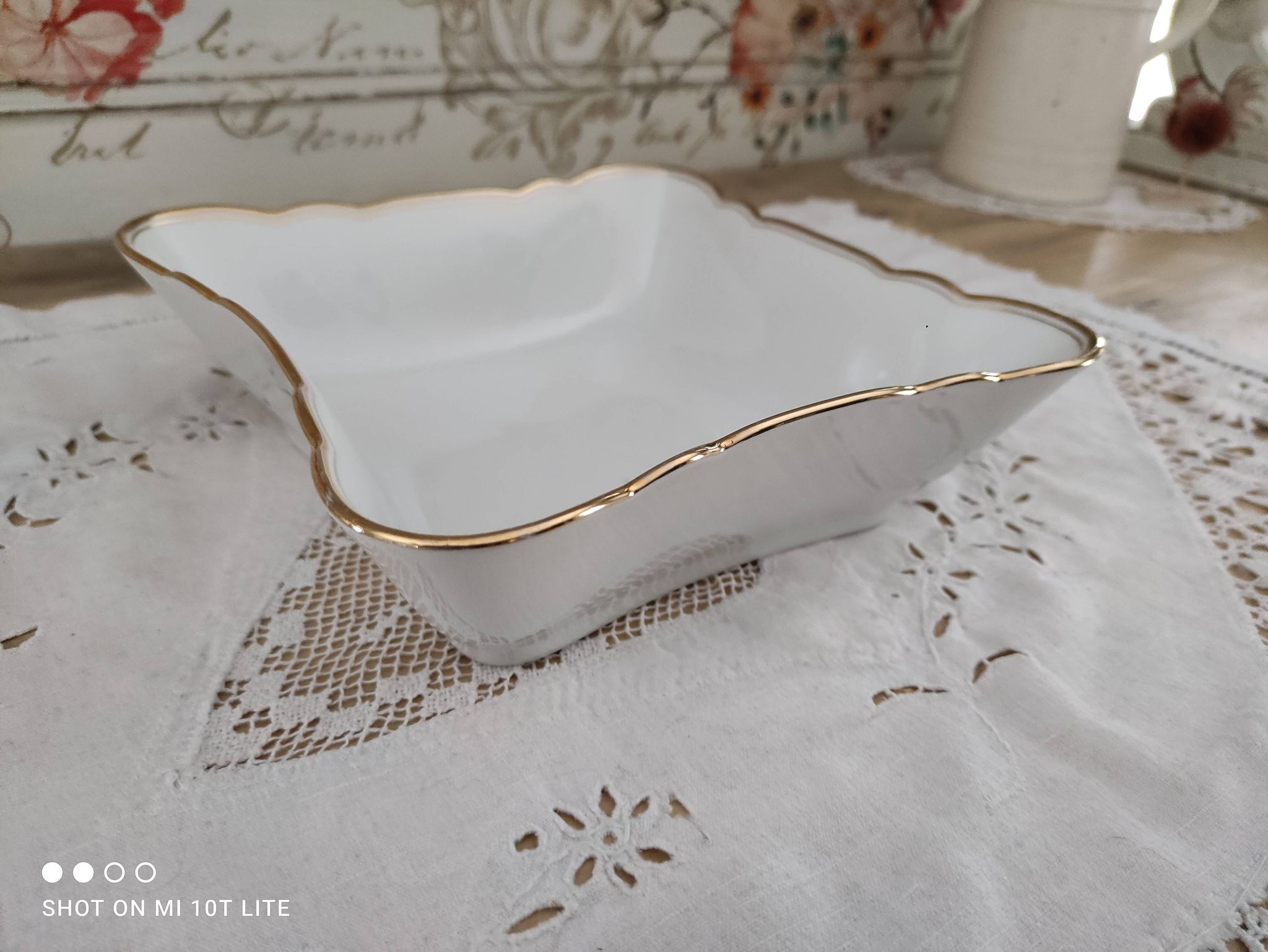 Salad bowl in white Swiss porcelain double gilded border "VSK USC Viribus Unitis"