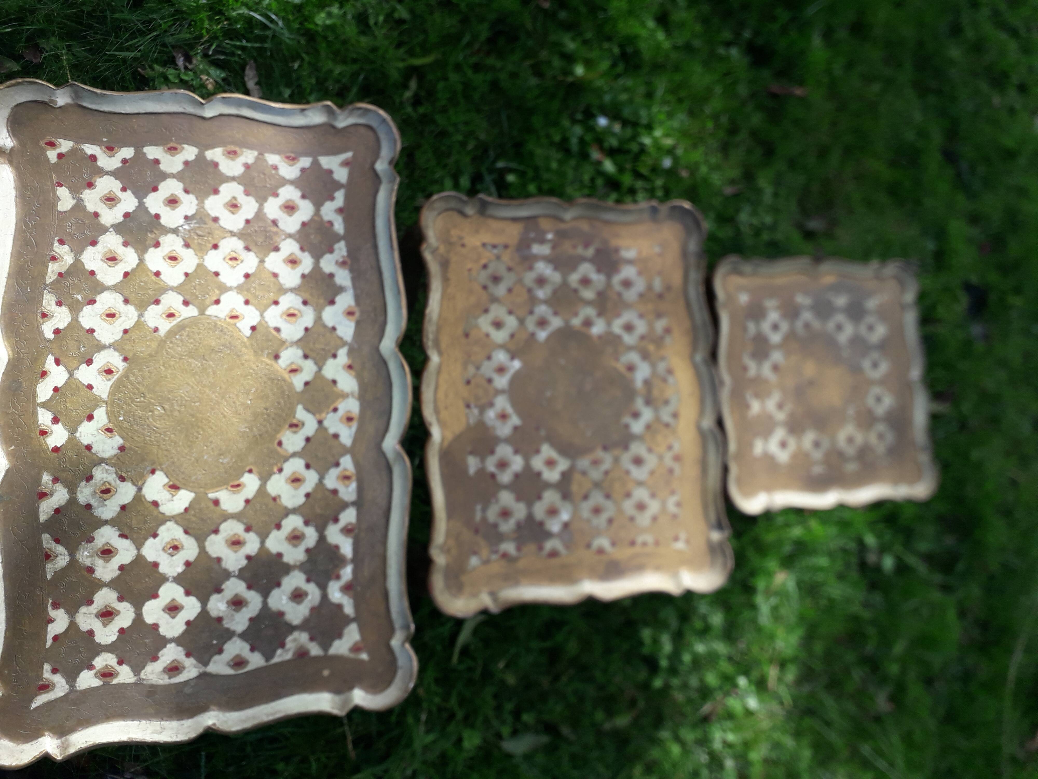 3 tables gigognes in Venian taste