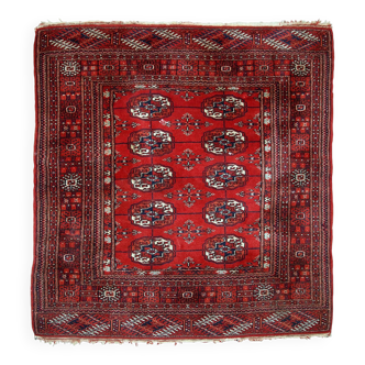 Tapis vintage fait main Tekke en laine rouge (109cm x 112cm) – Années 1970