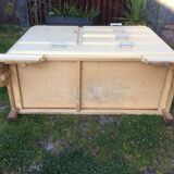 Buffet convenient vintage Mado lacquered white beige in good condition.