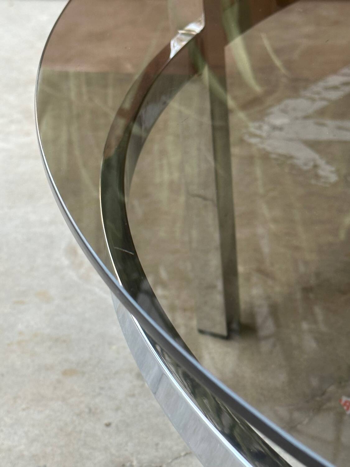 Table basse vintage italienne en chrome et verre fumé