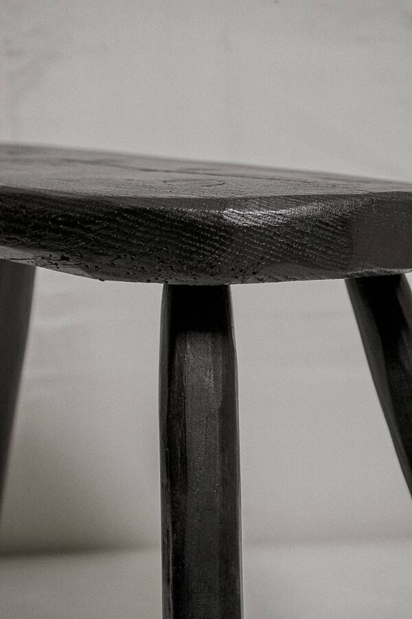 Tabouret de ferme bois brulé