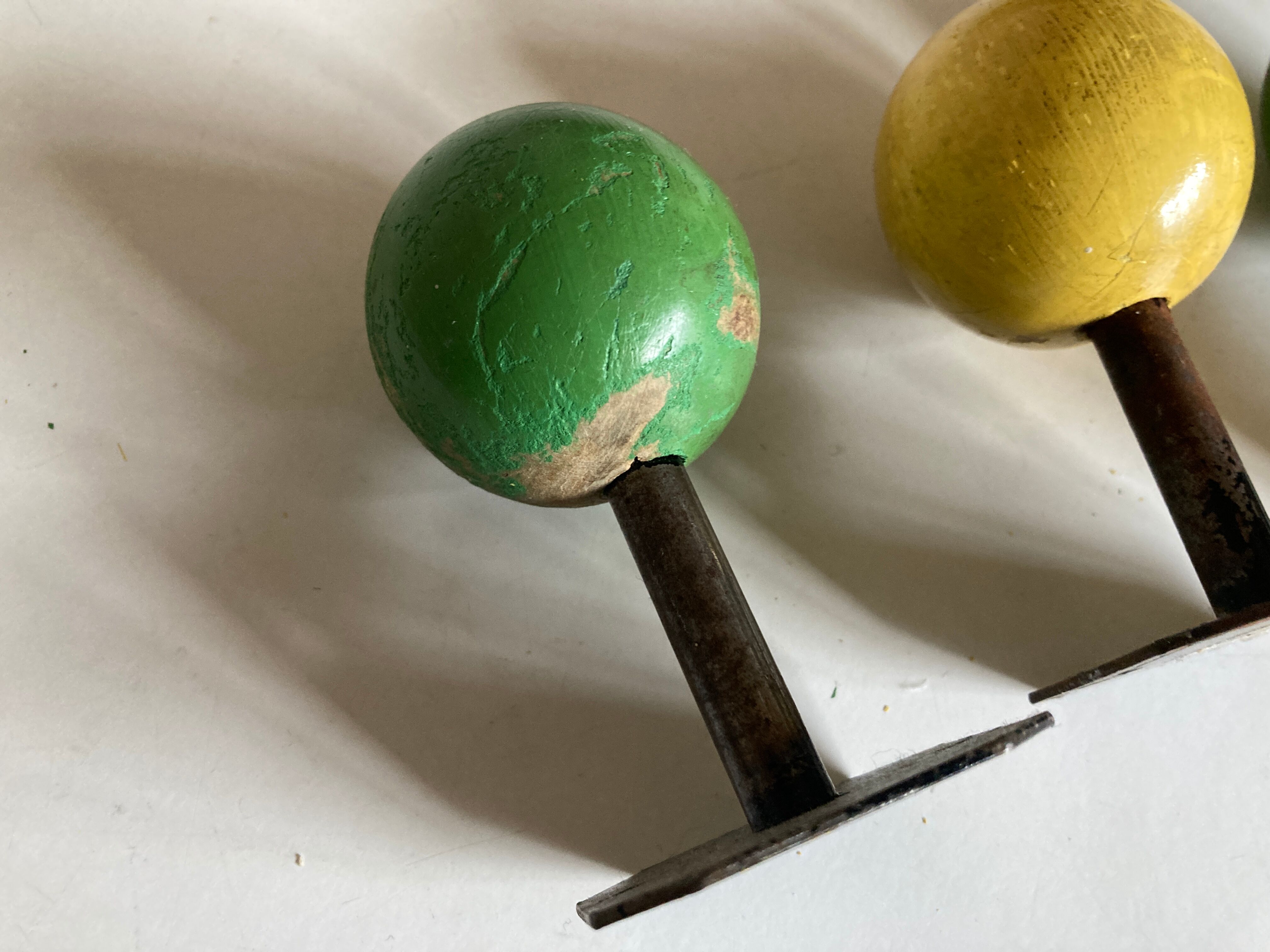 Patères boules en bois 1950 La Samaritaine