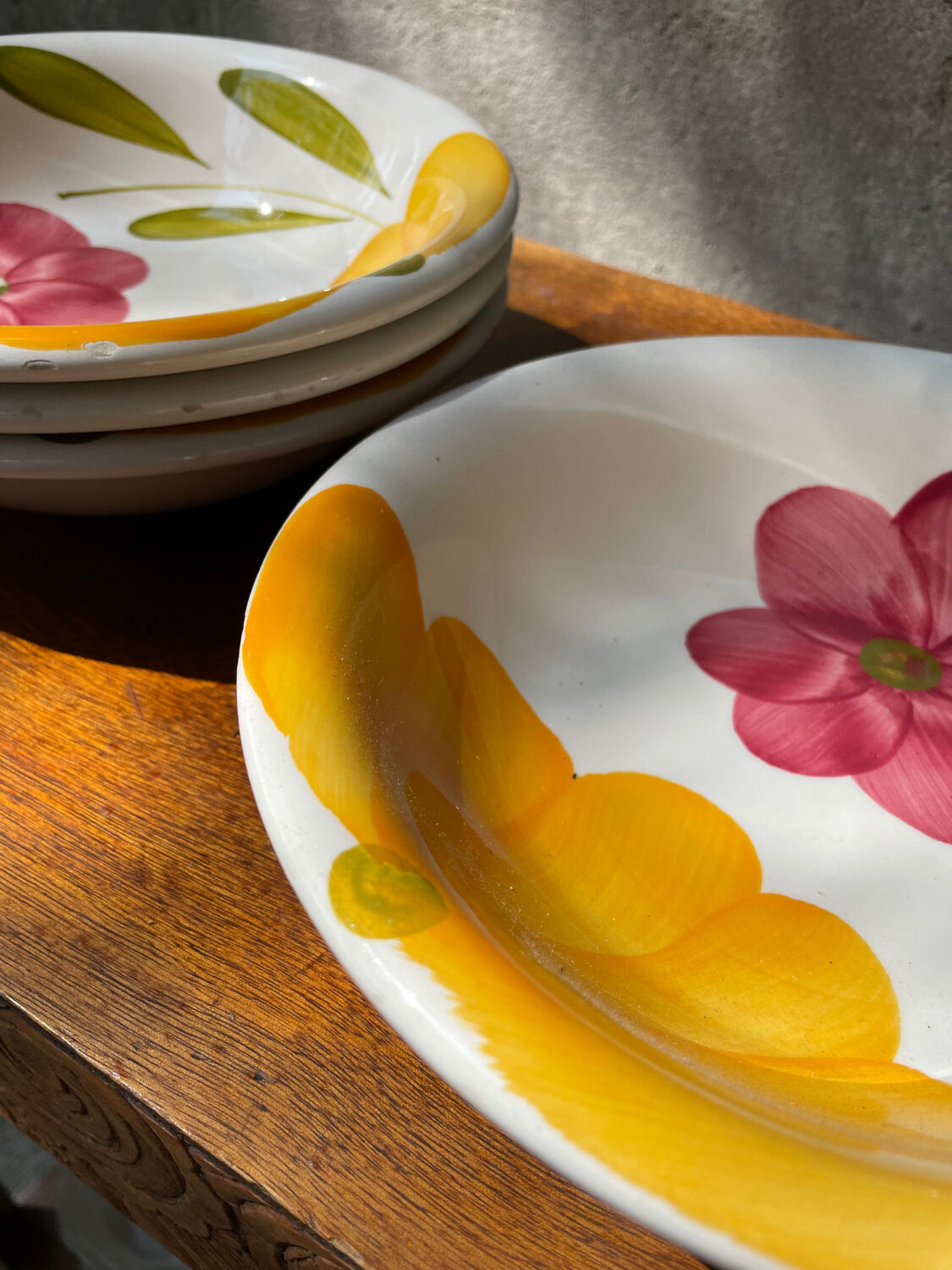 Set of 4 floral plates