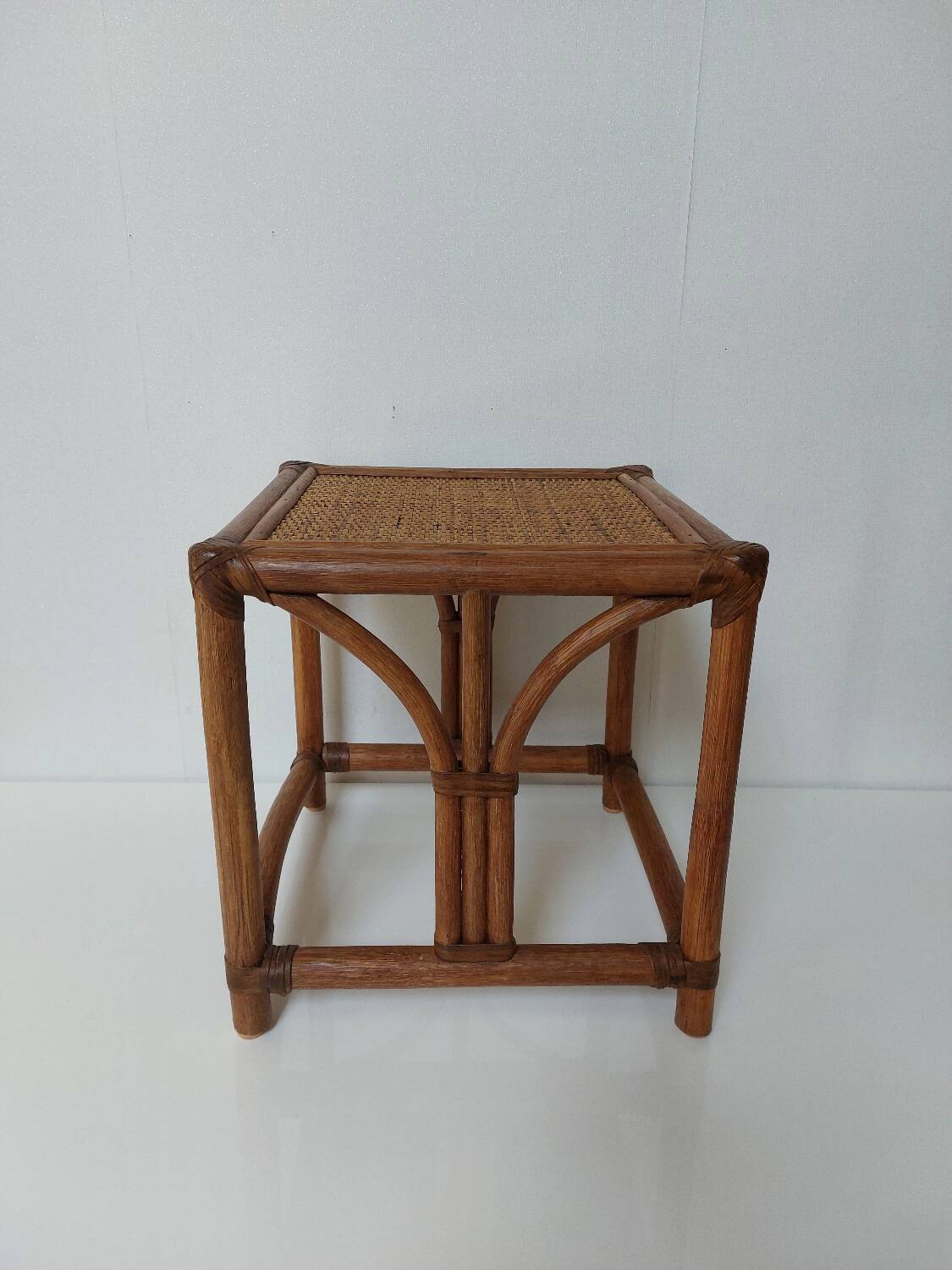Table d'appoint rotin cannage