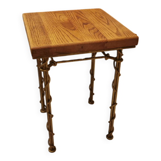 Wrought iron side table with ivy imitation