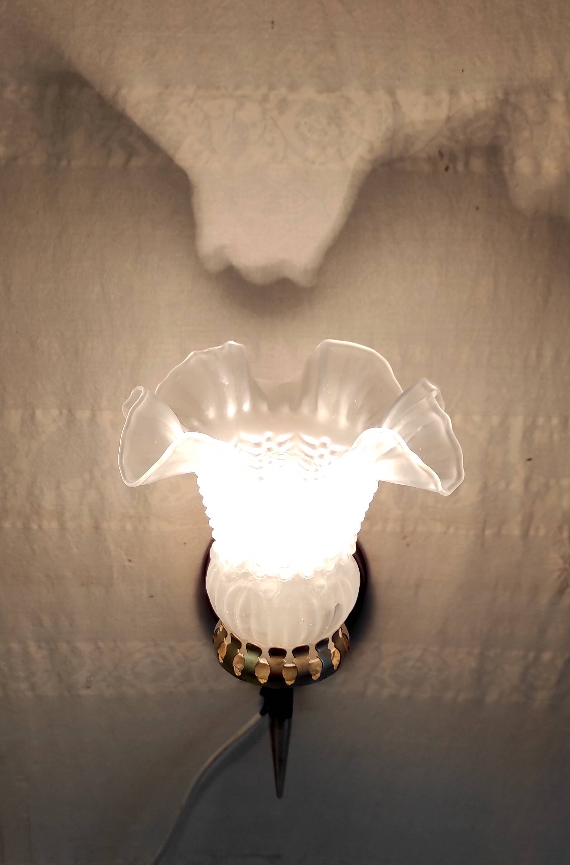 Art Deco wall light in brass with glass shade - mid 20th century.