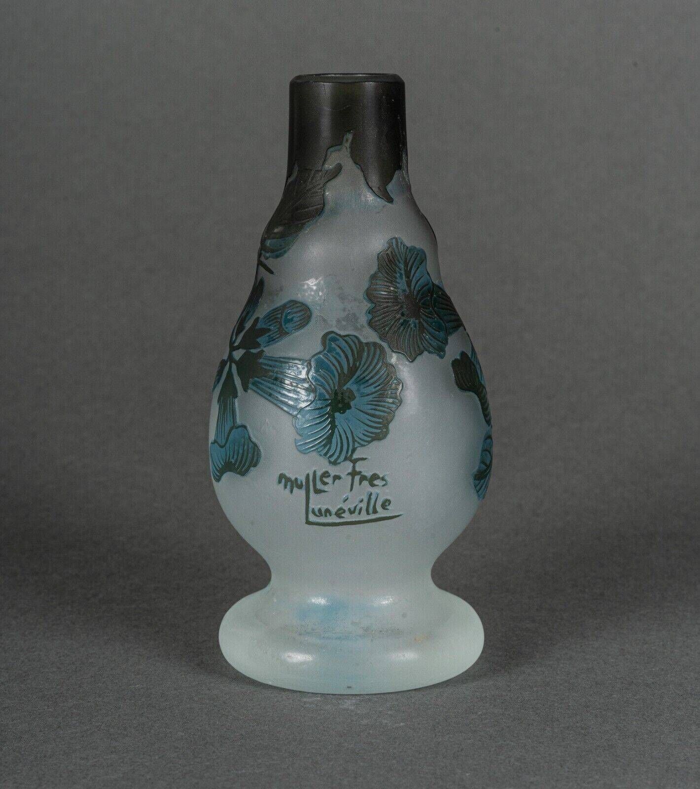 Vase in glass paste Muller Frères Lunéville foot shower floral decor