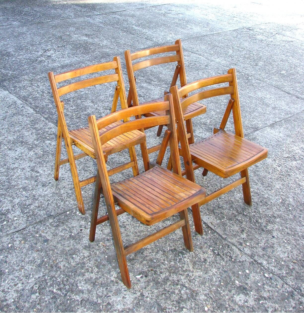 A set of 4 vintage folding wooden chairs, 1970s.