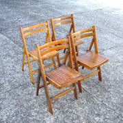 Un ensemble de 4 chaises pliantes en bois vintage, années 1970.