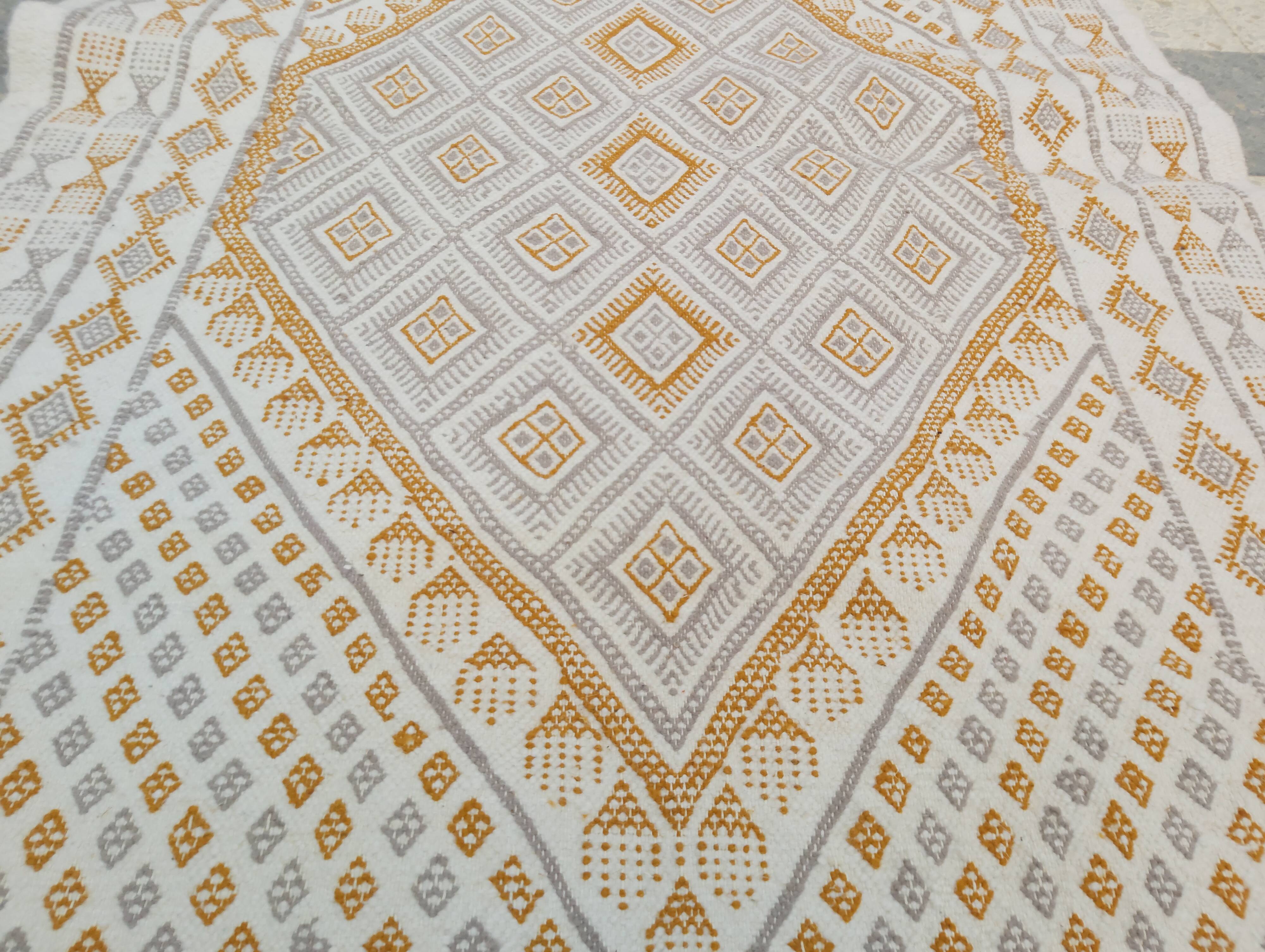 Traditional hand-woven carpet in pure wool 114x200cm