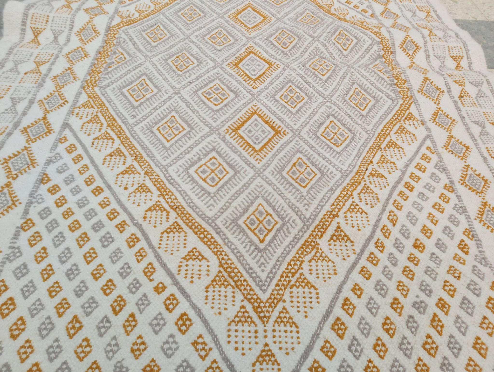 Tapis traditionnel tissé à la main en pure laine 114x200cm