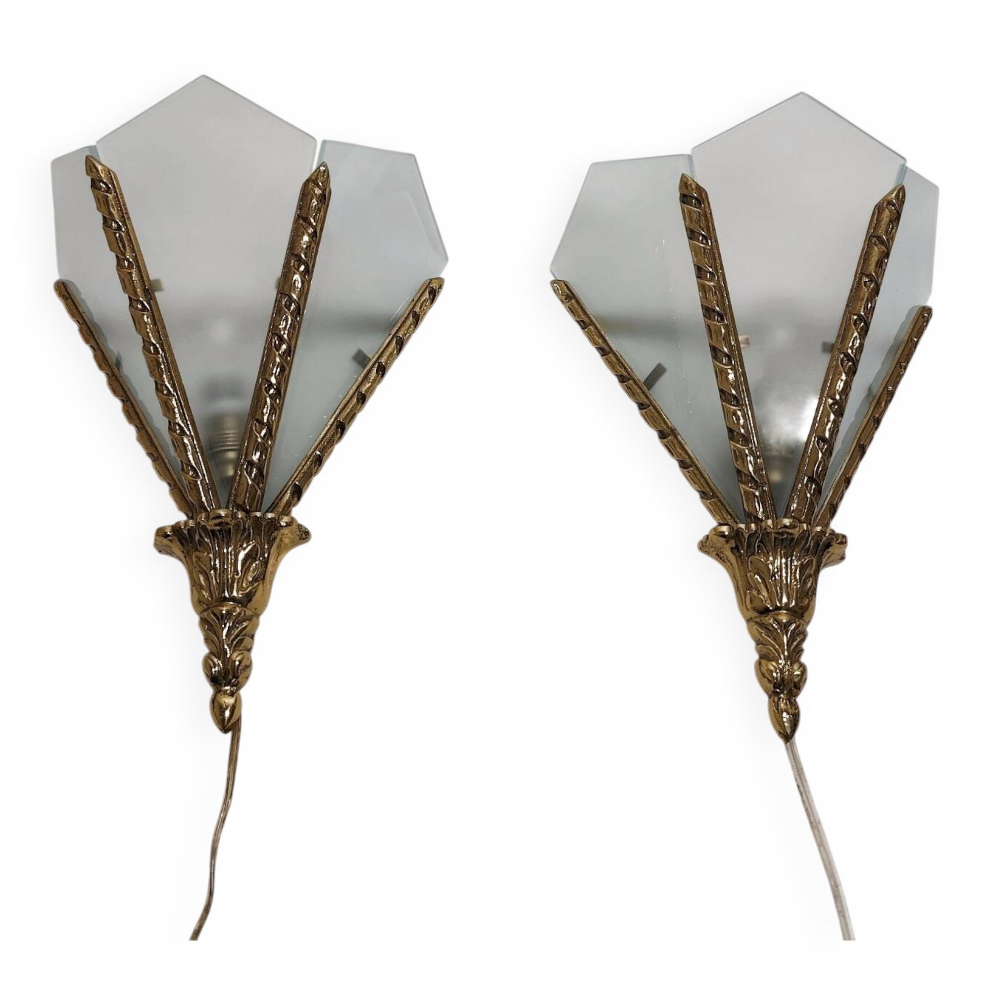 Par de apliques de bronce. España, 1980s.