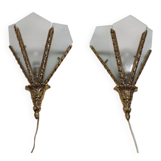 Par de apliques de bronce. España, 1980s.