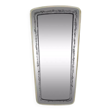 Rearview mirror and screen-printed with gold outline and black edging