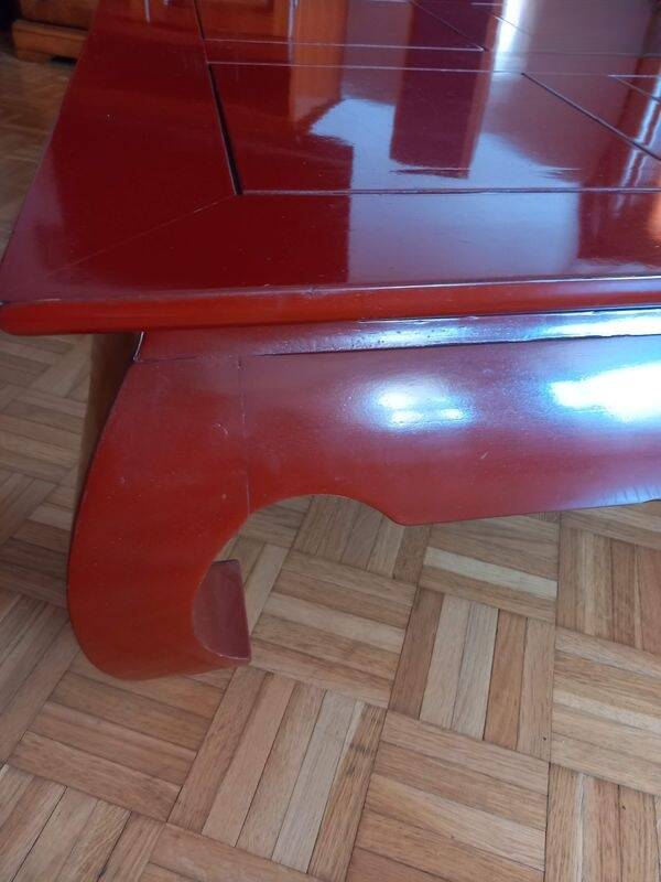 Table laque rouge