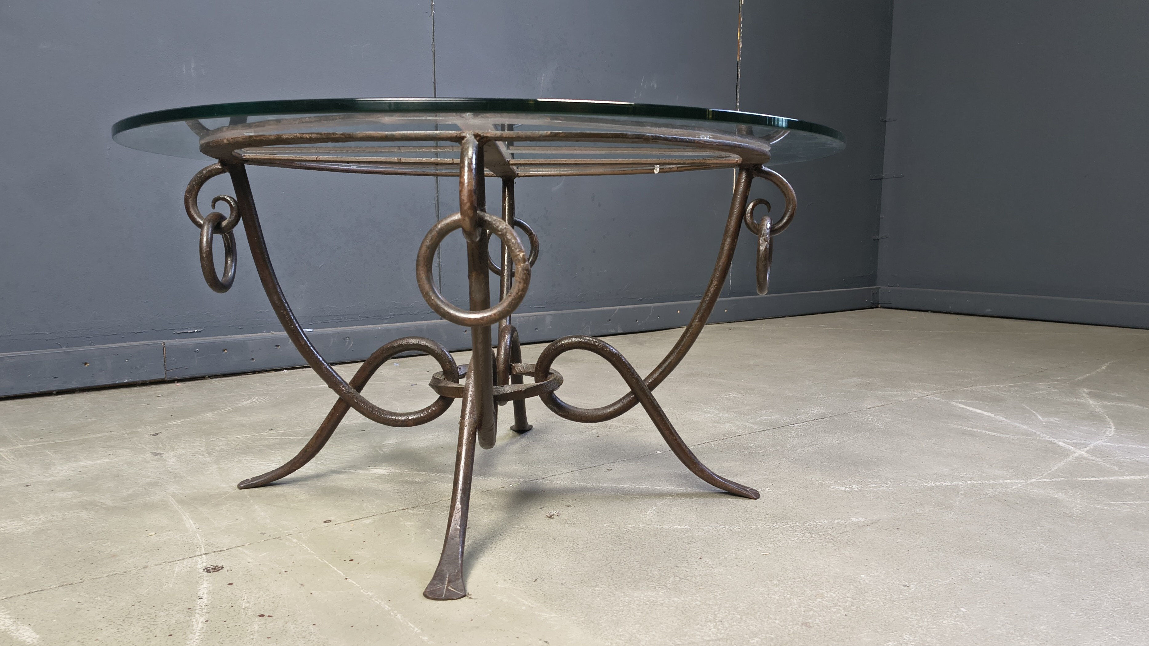 Table basse en fer forgé par René Drouet, années 1940.