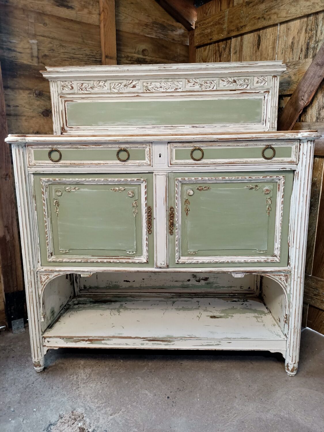 Patinated buffet service
