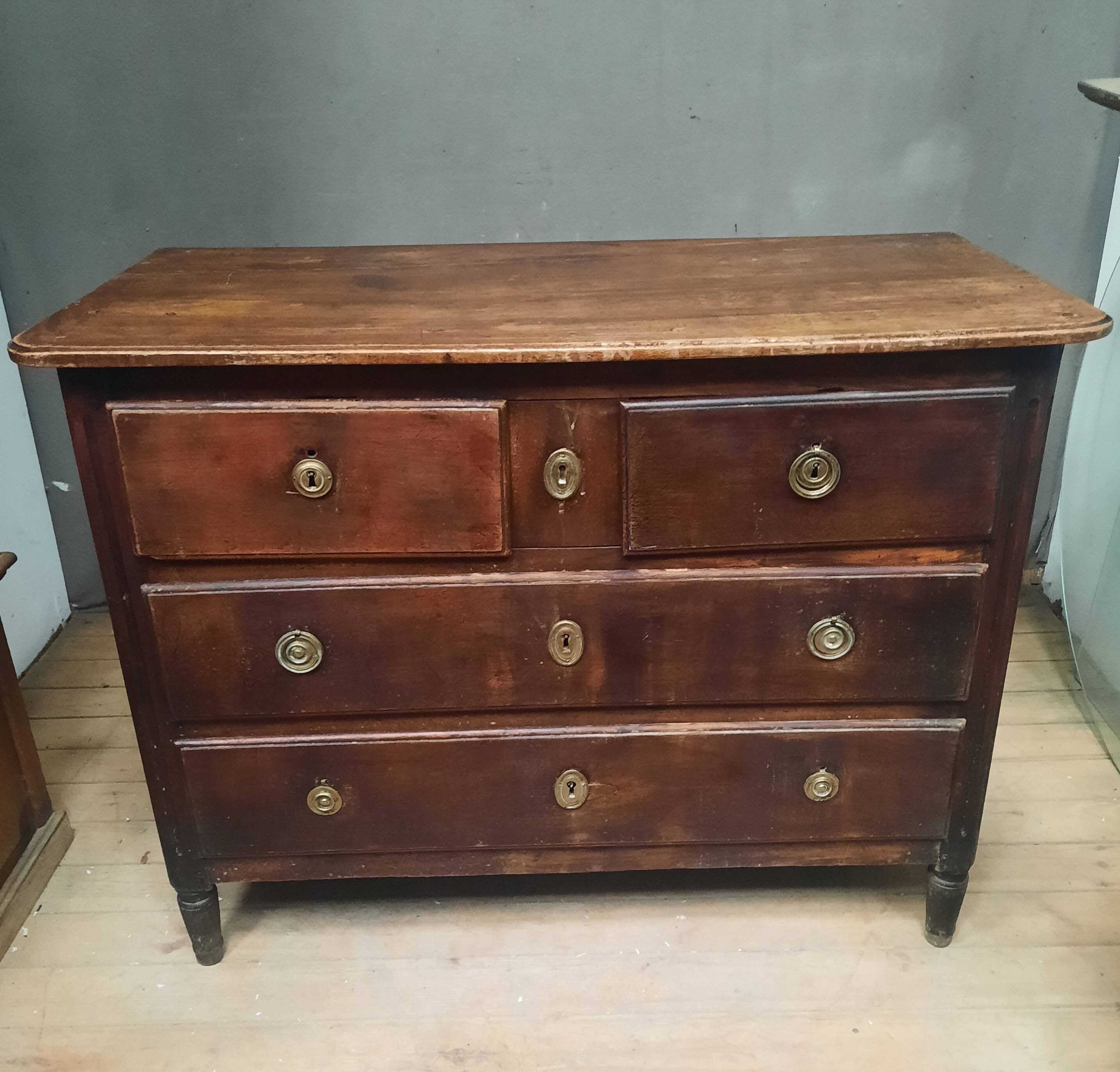 Eighteenth-century walnut chest of drawers
