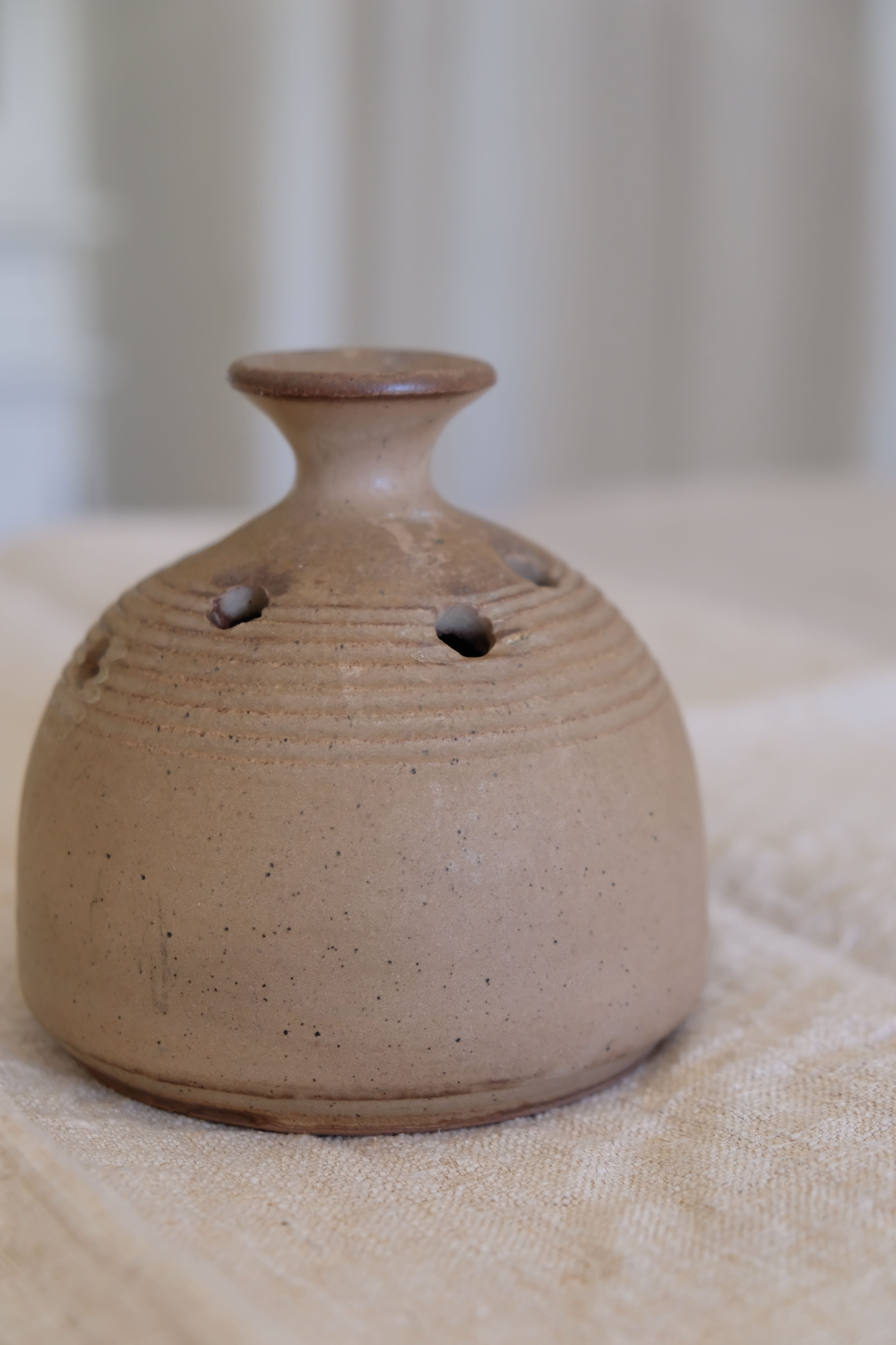 Pique vase Fleurs Vallauris in sandstone