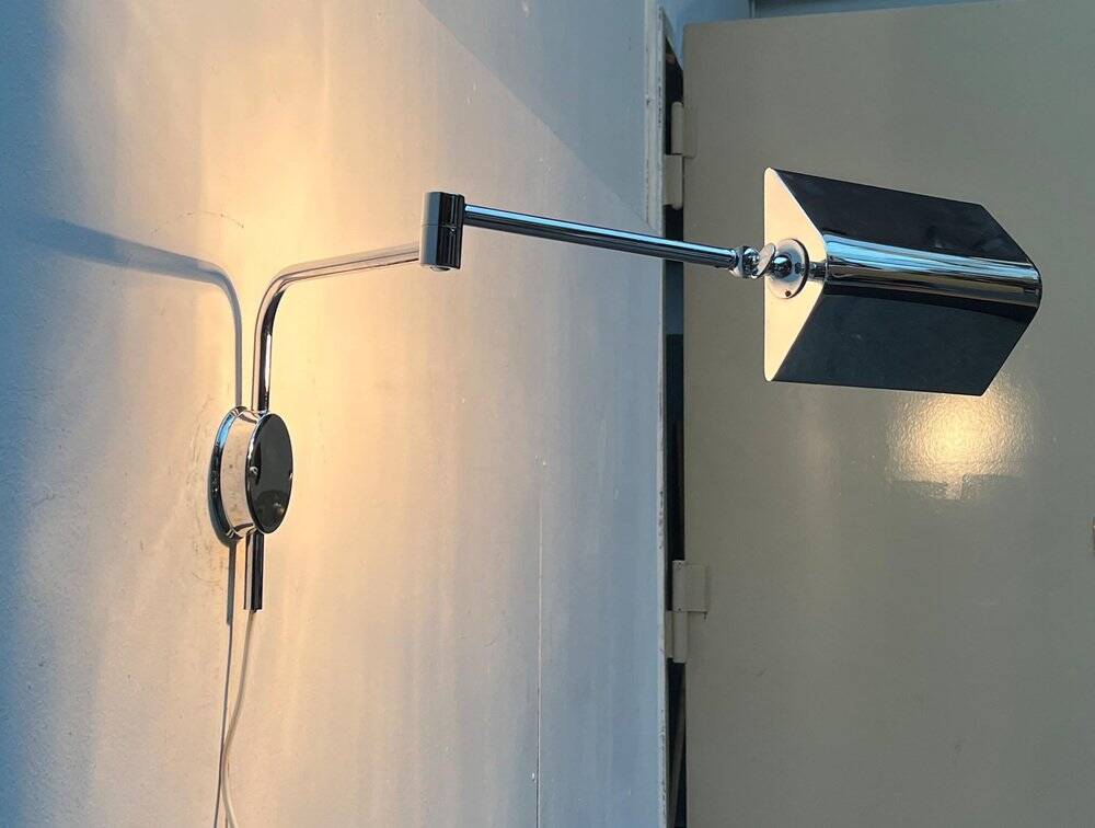 Mid-century Hollywood Regency chrome wall lamp by Florian Schulz for Interline, 1970s.