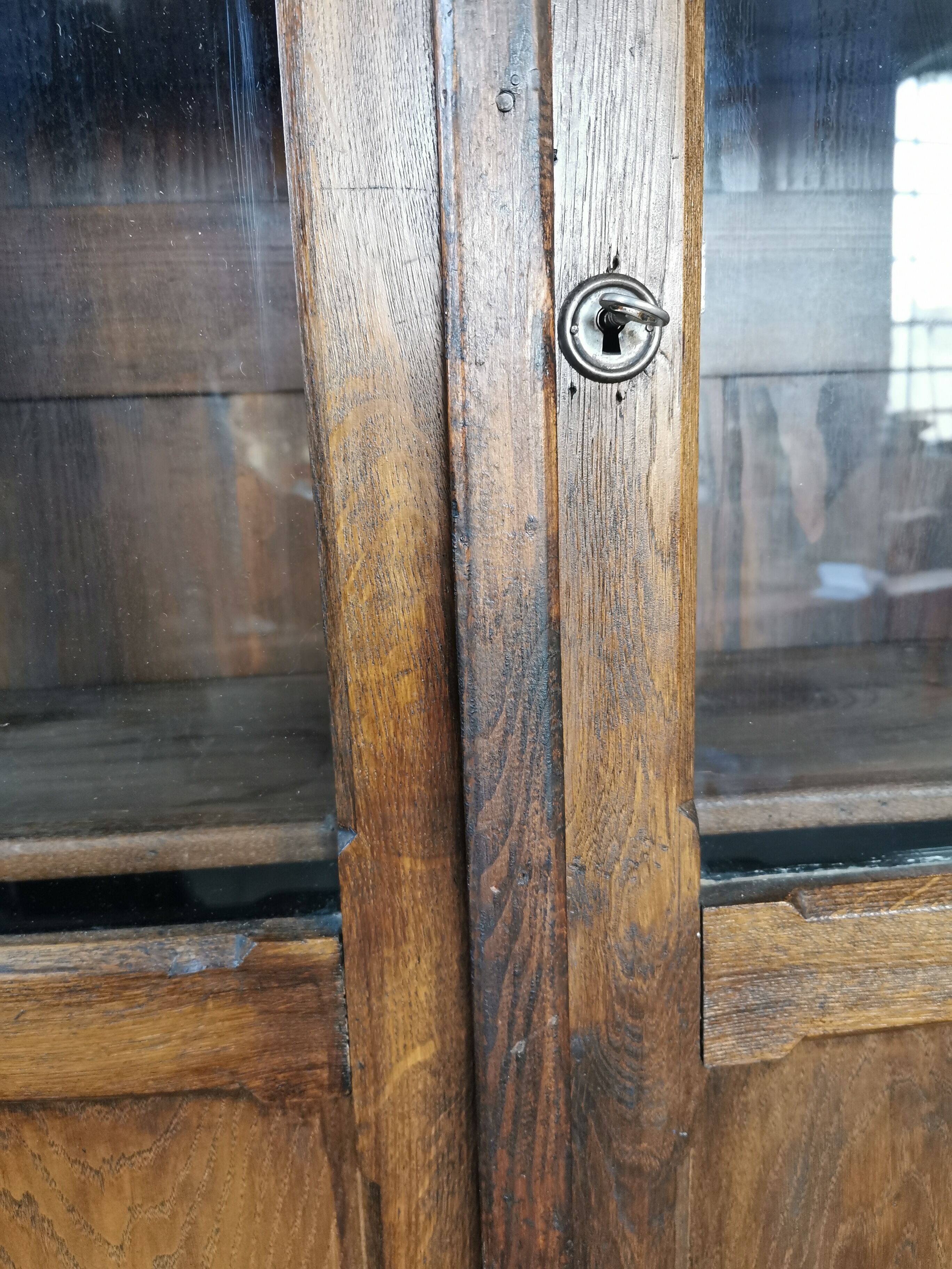 Library, wooden showcase