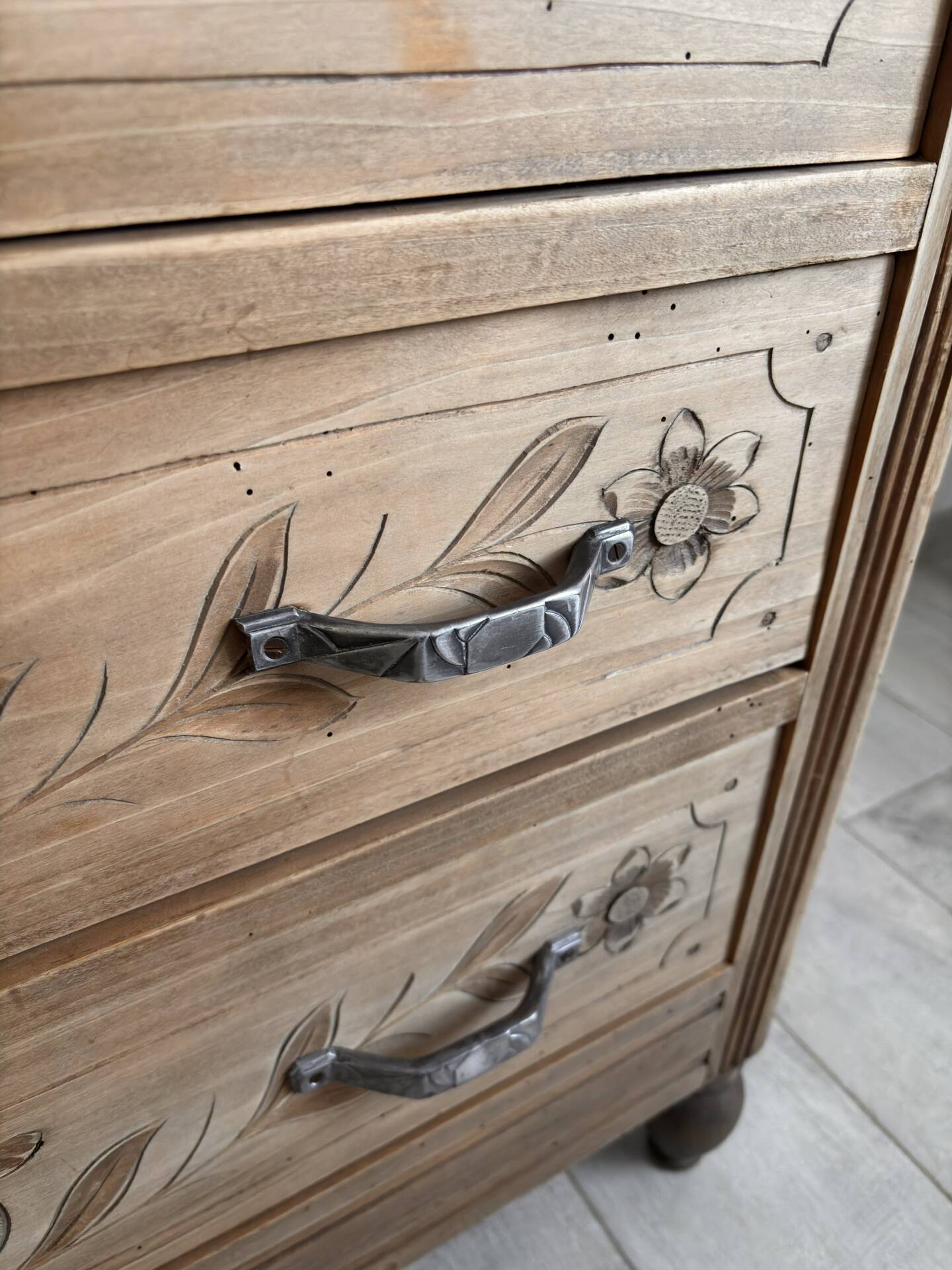 Art Deco chest of drawers