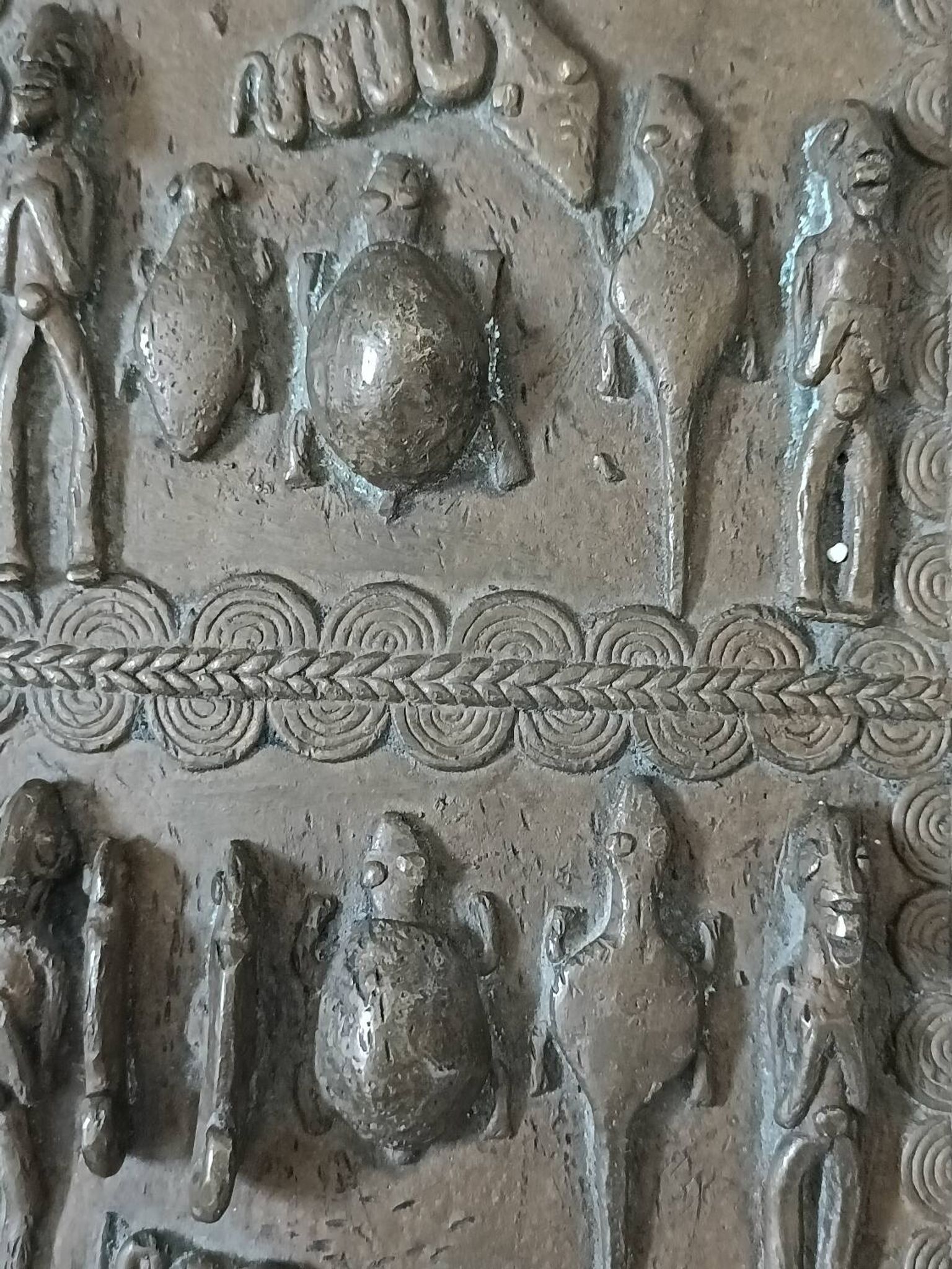 Ancienne petite porte Dogon en bronze