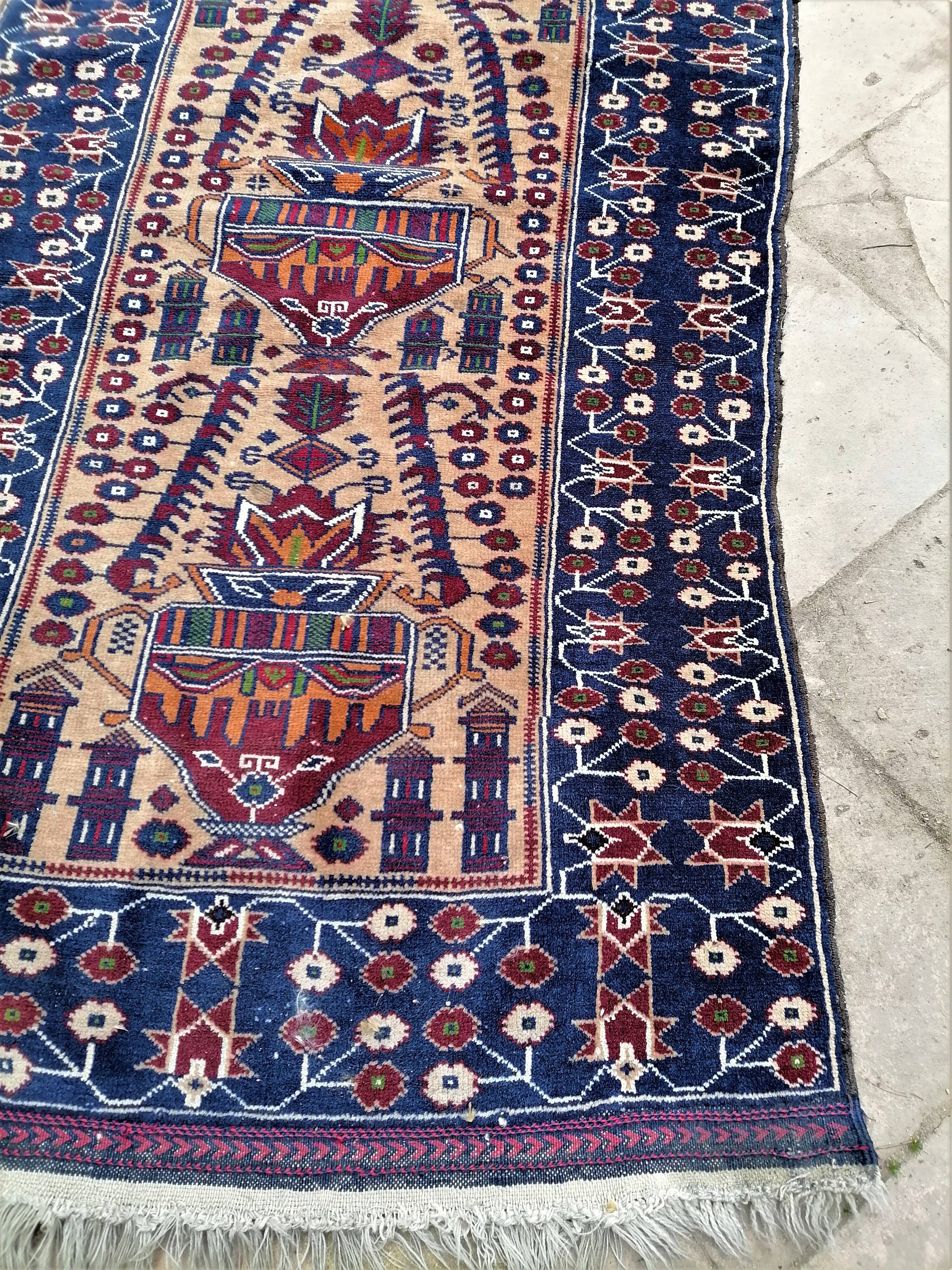 Ancient oriental carpet early 20th century 140 x 89cm