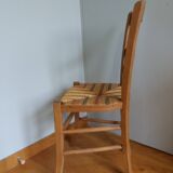 Chaise paillée à motifs colorés