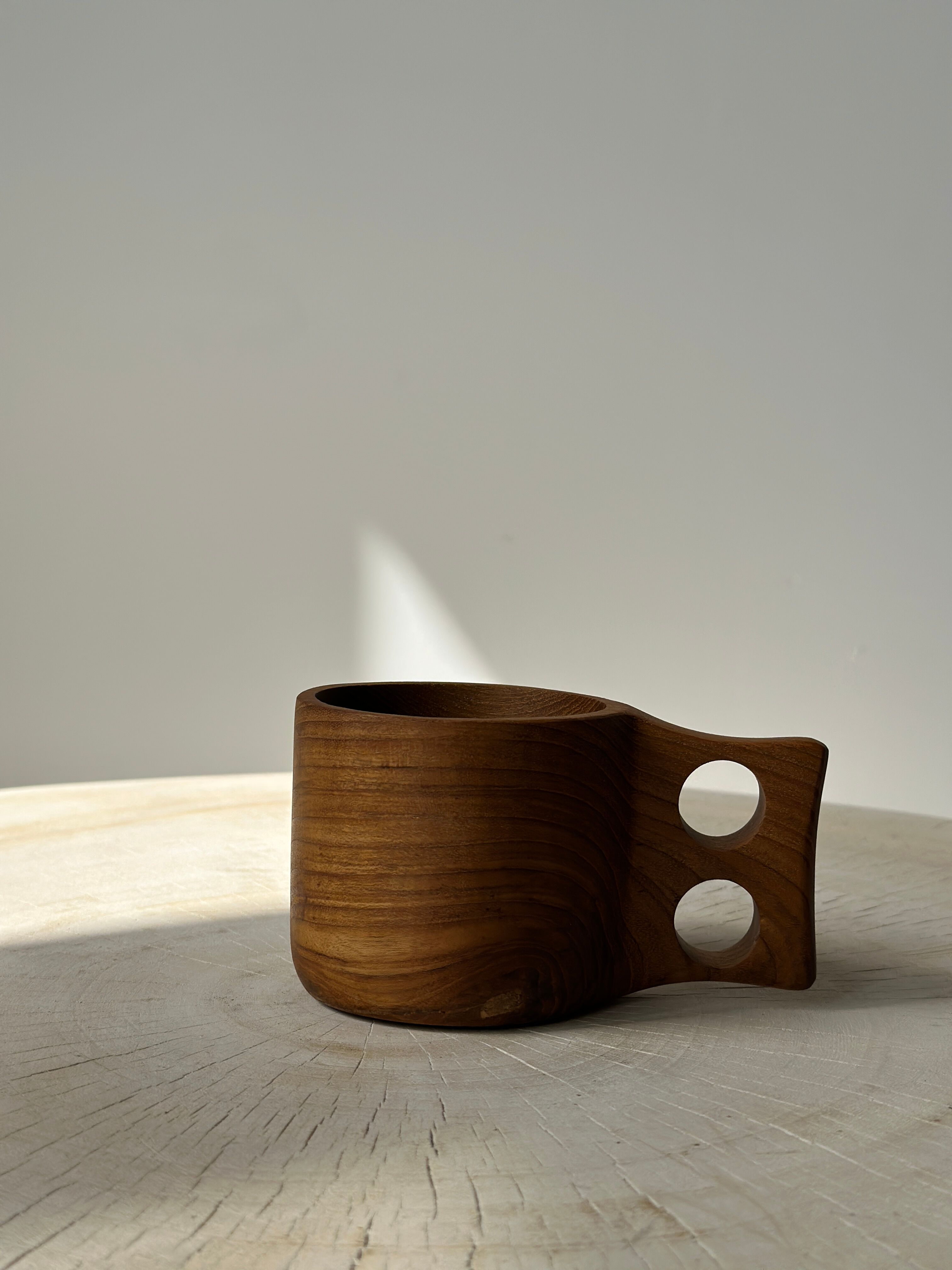 Design mug in natural monoxyl asian teak