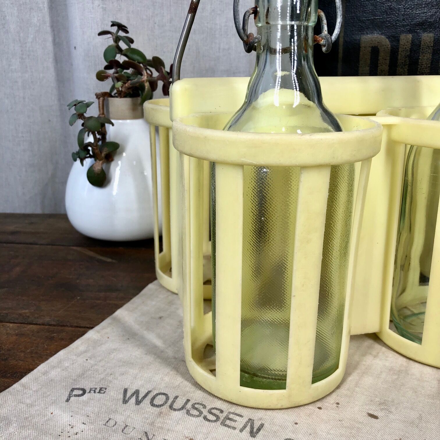 Porte-bouteille vintage jaune