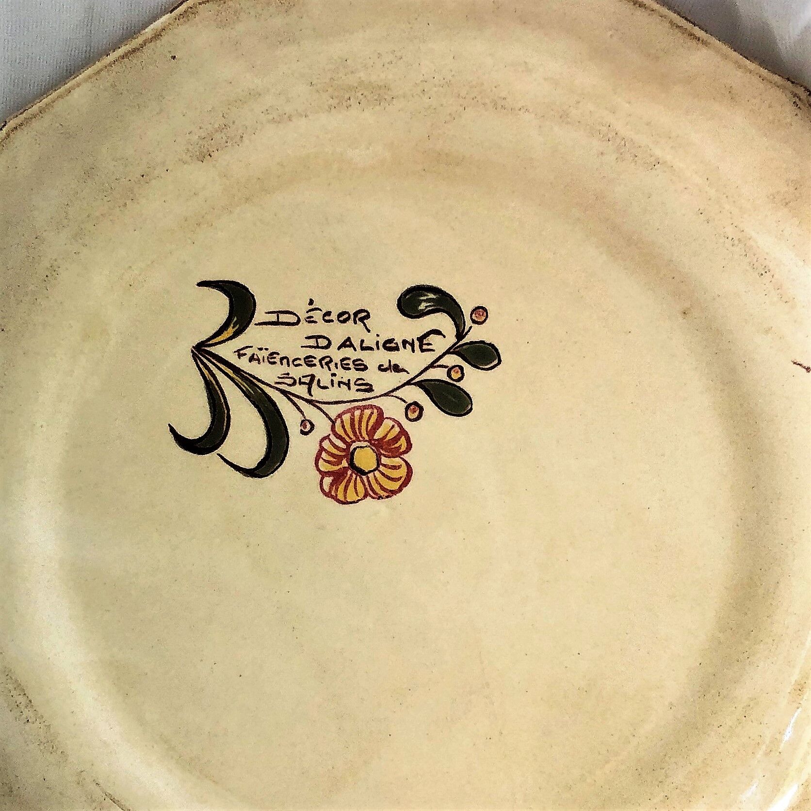 Assiette décorative faïence de Salins France décor d'Aligne