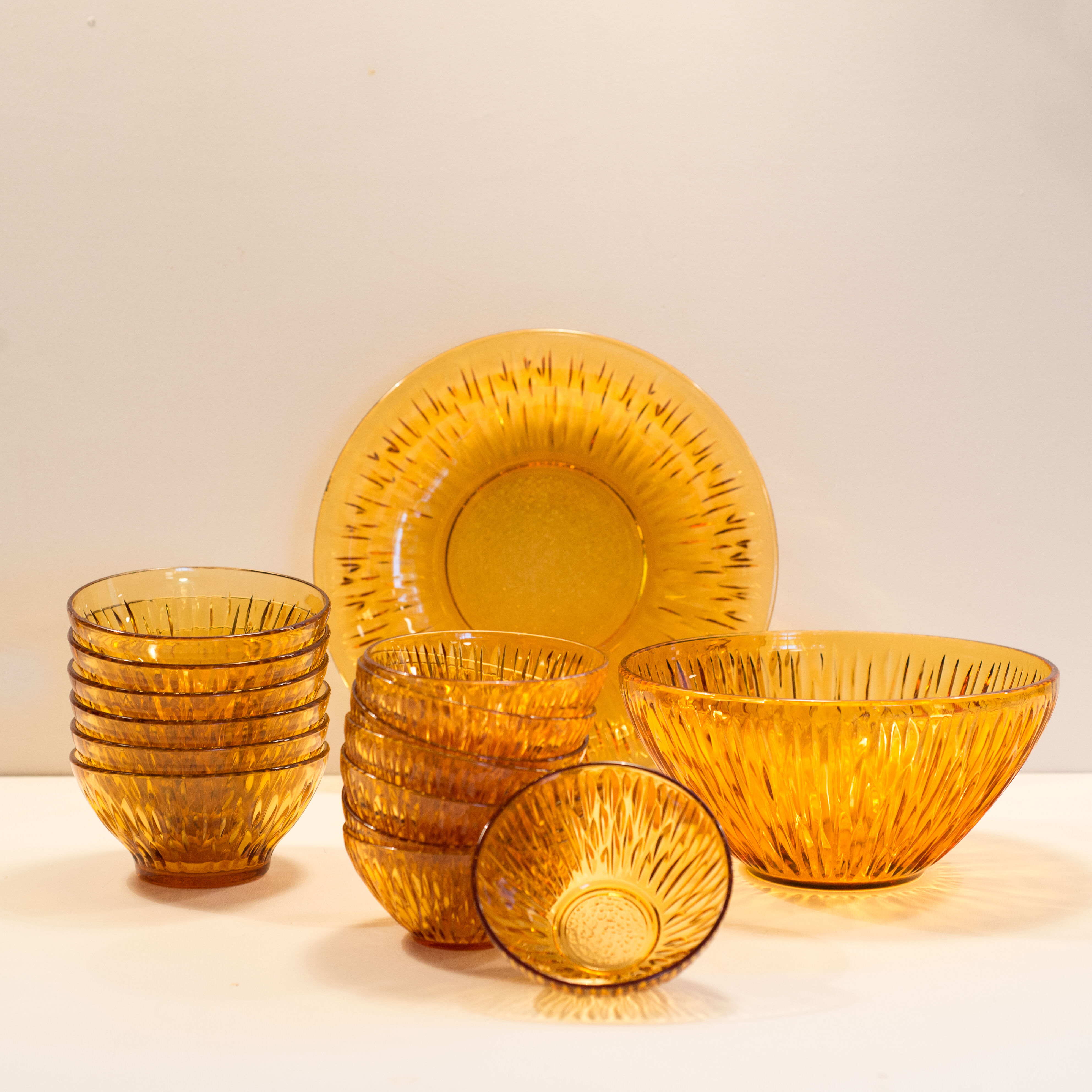 Amber glass flower service 16 pieces