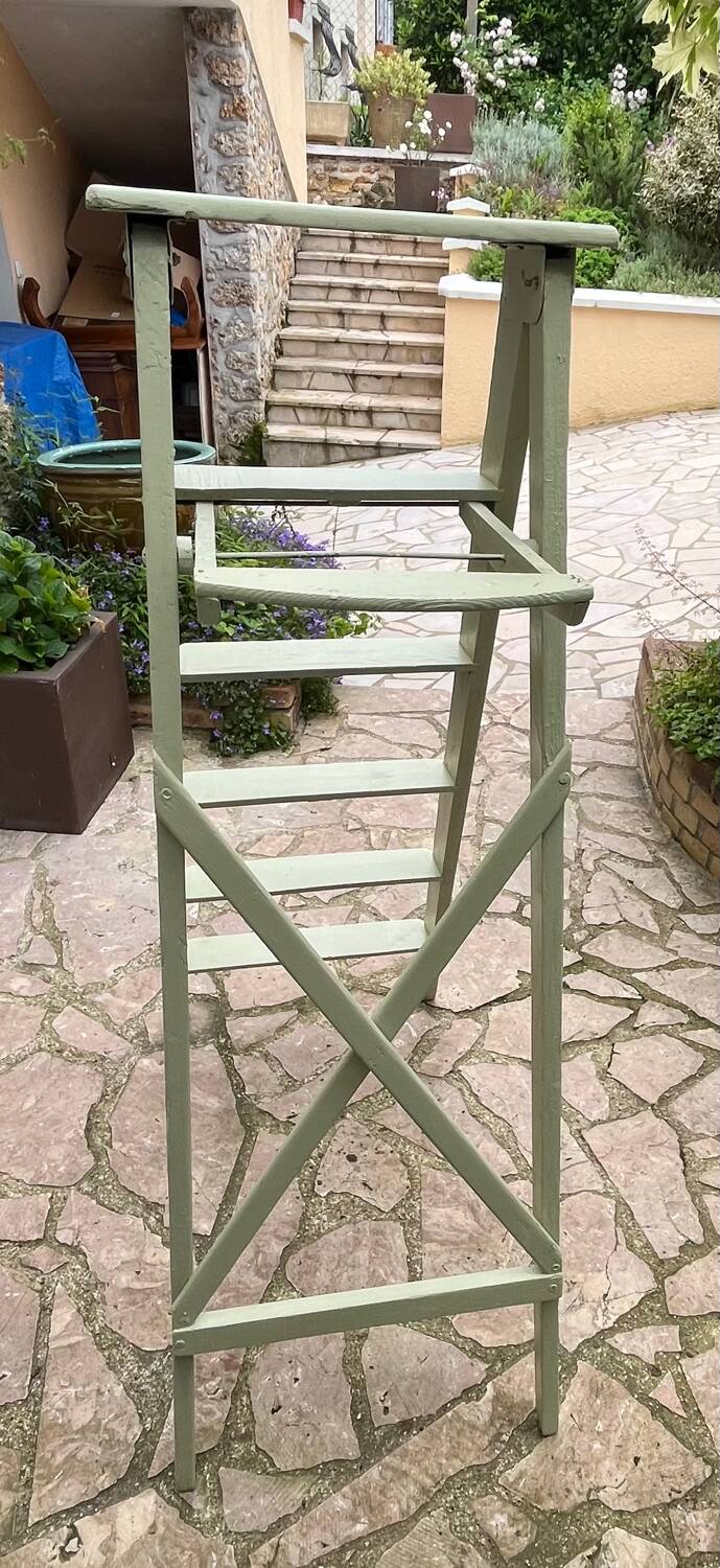 Wooden painter's stepladder