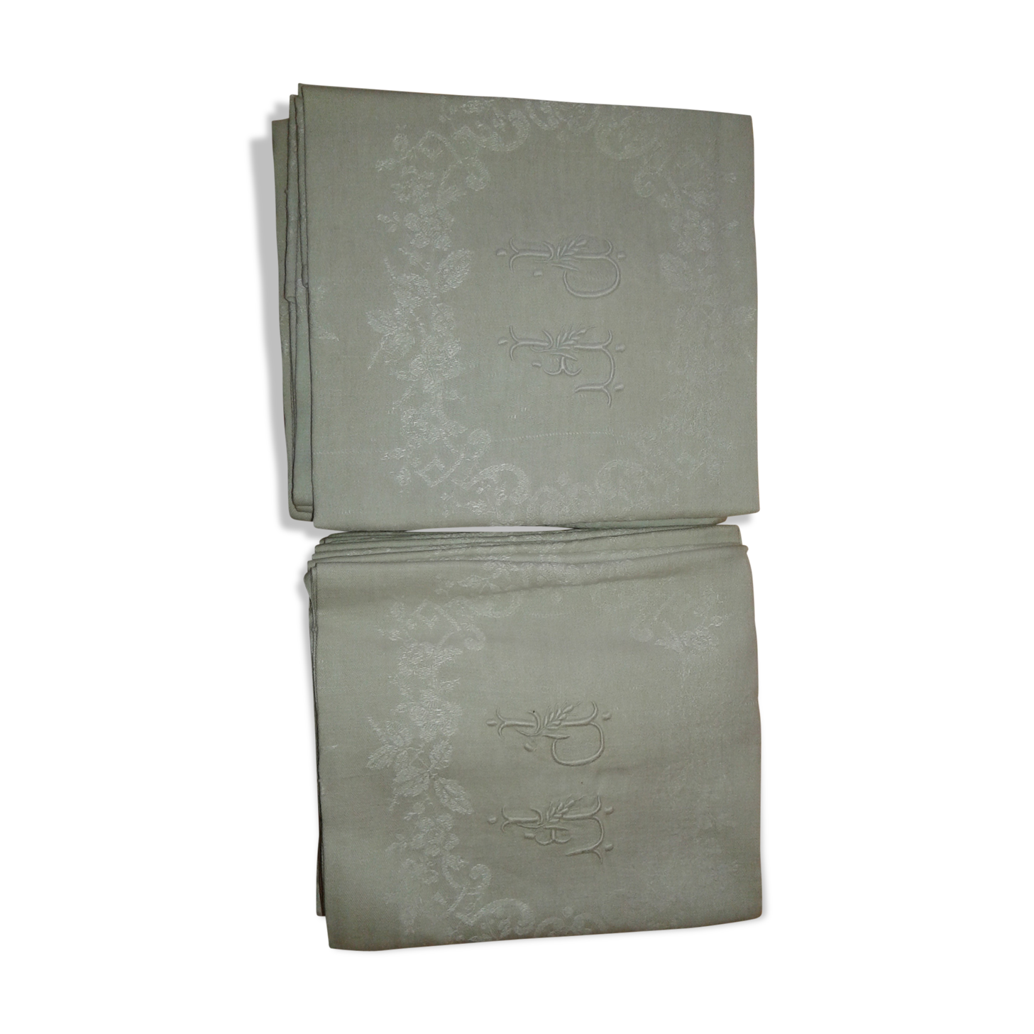 Damask tablecloth and his 24 towels