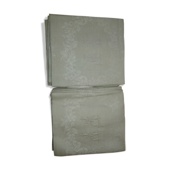 Damask tablecloth and his 24 towels