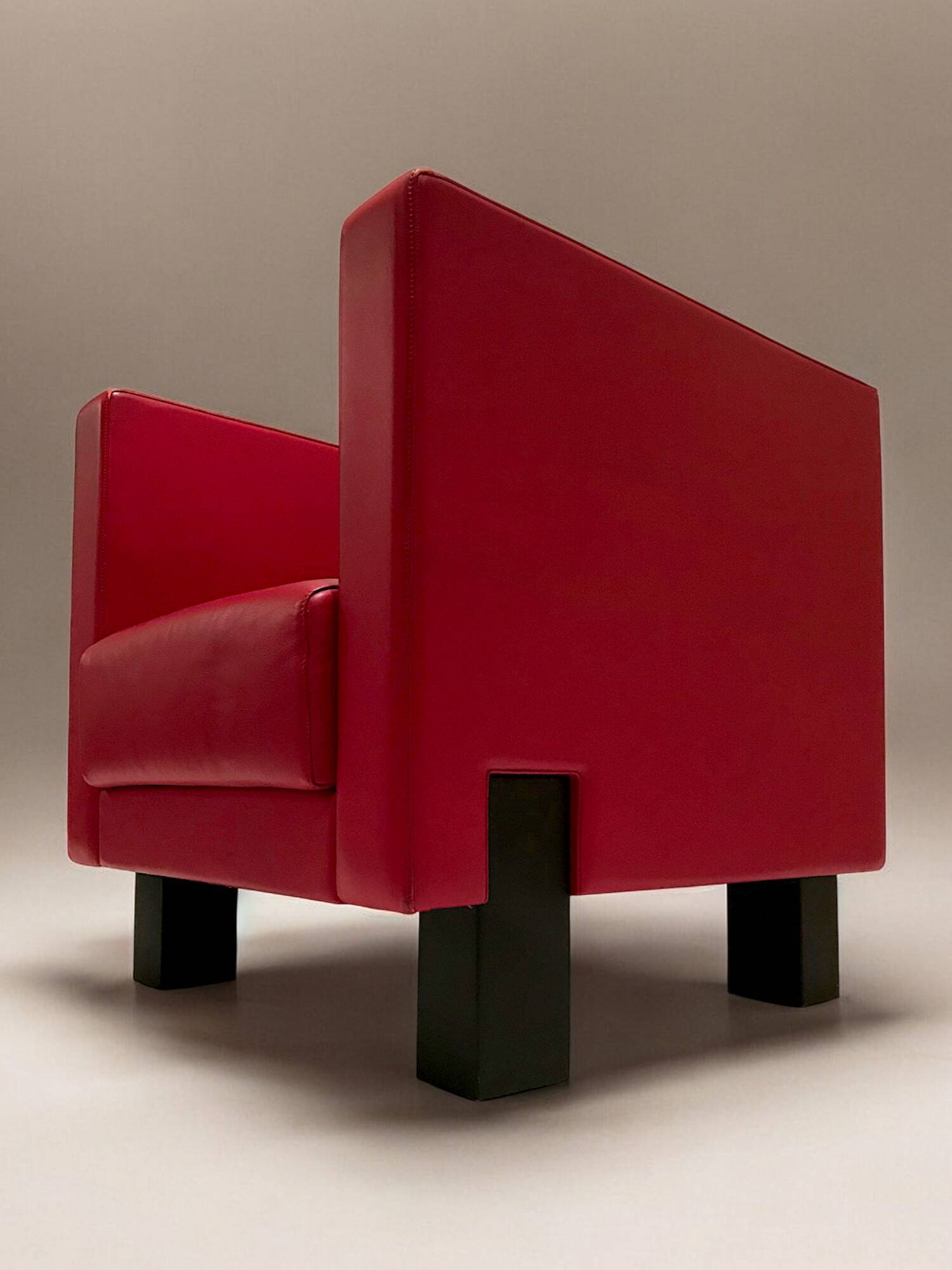 Poltrona Frau - Pair of red leather armchairs, “Moji” model - c. 2000