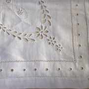 Linen table centre